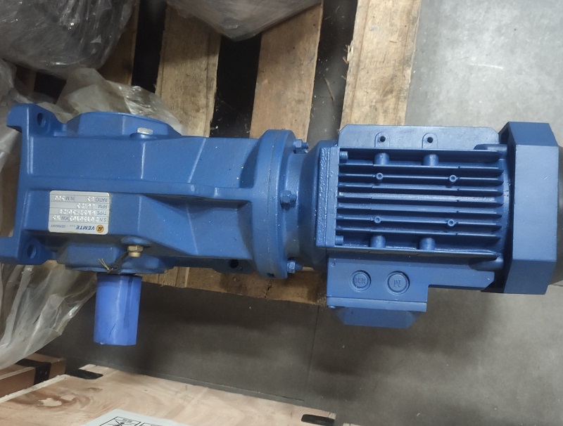 30.5轉每分鐘的減速機,3300NM傘齒輪減速機,30.5rpm/min減速電機.jpg